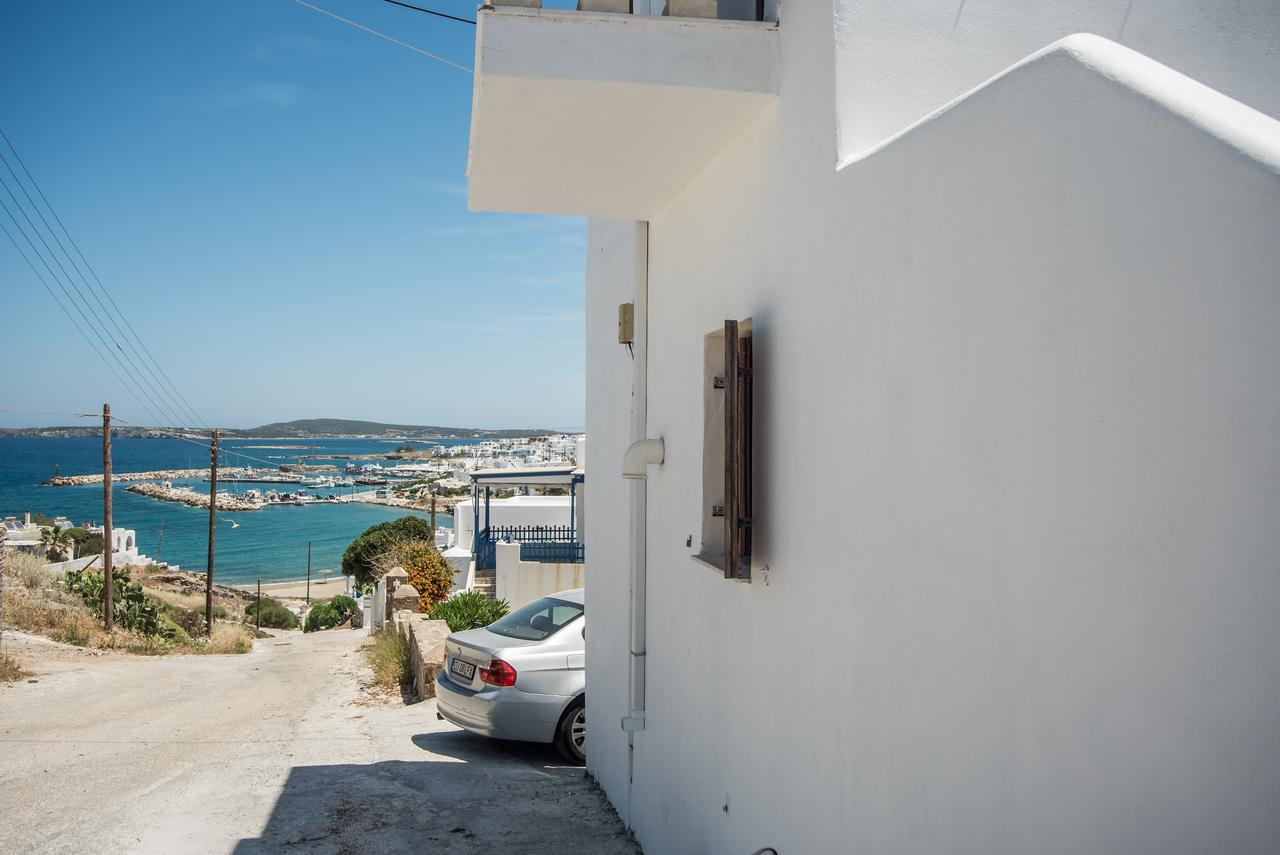White In Paros * Naousa (Paros)