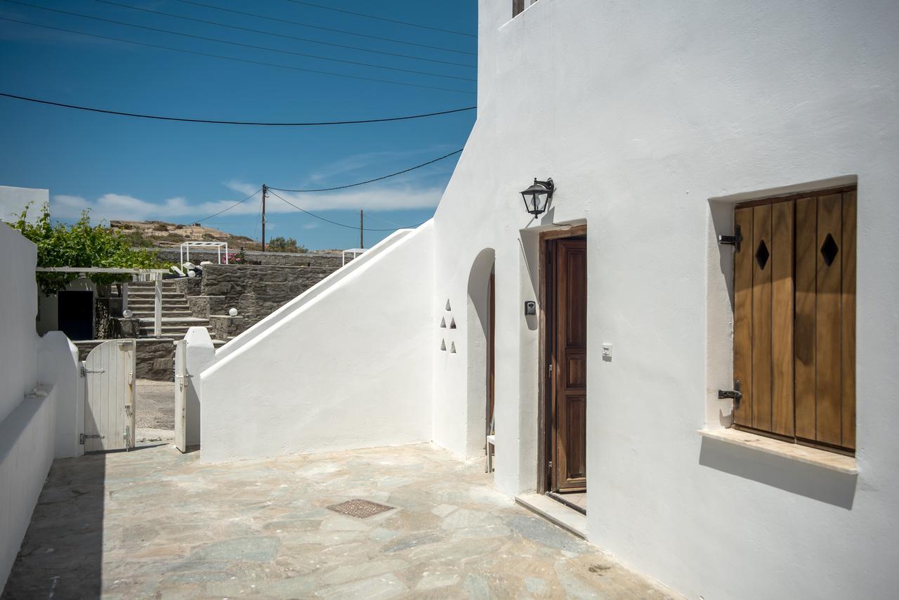 White In Paros Apartment *