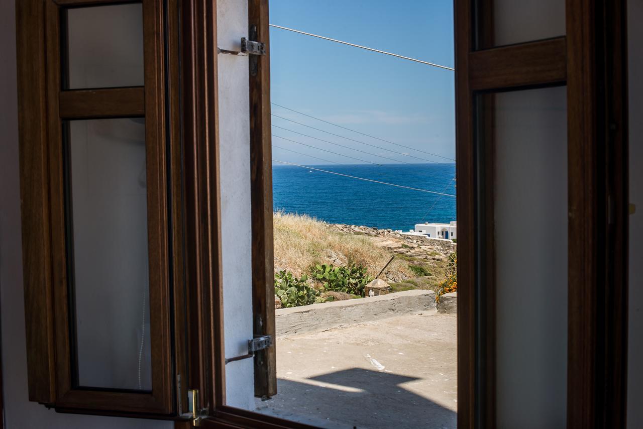 White In Paros * Naousa (Paros)