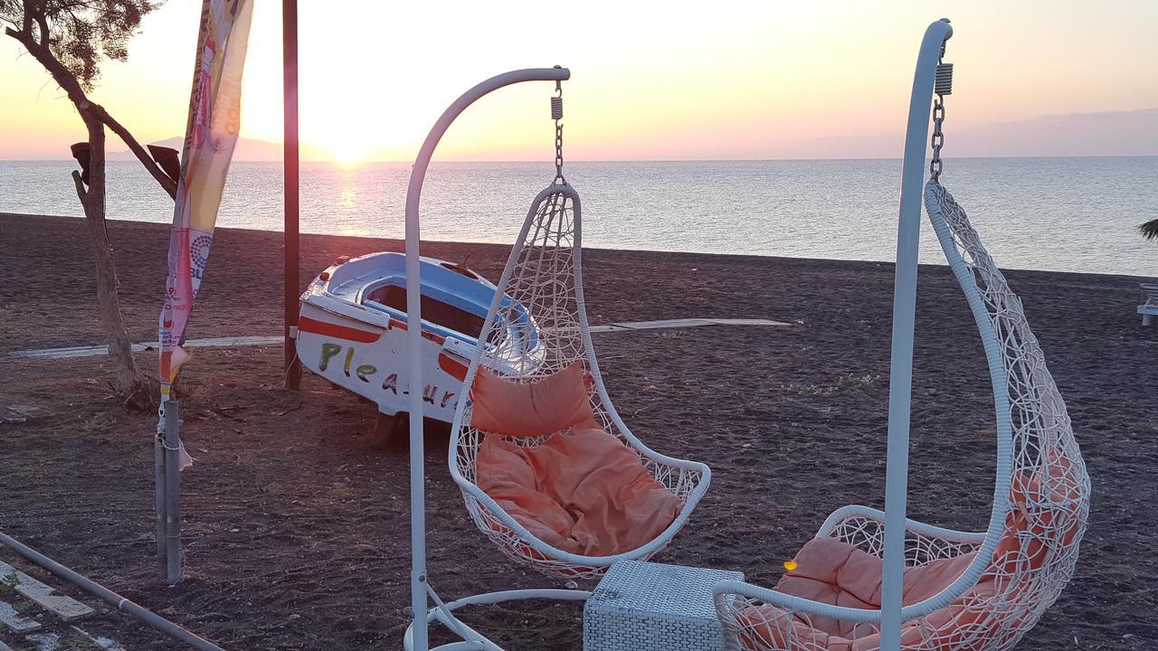 Pleasure Beachside * Perissa (Santorini)