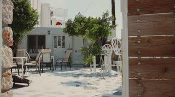 Loucas And Emma Family * Perissa (Santorini)