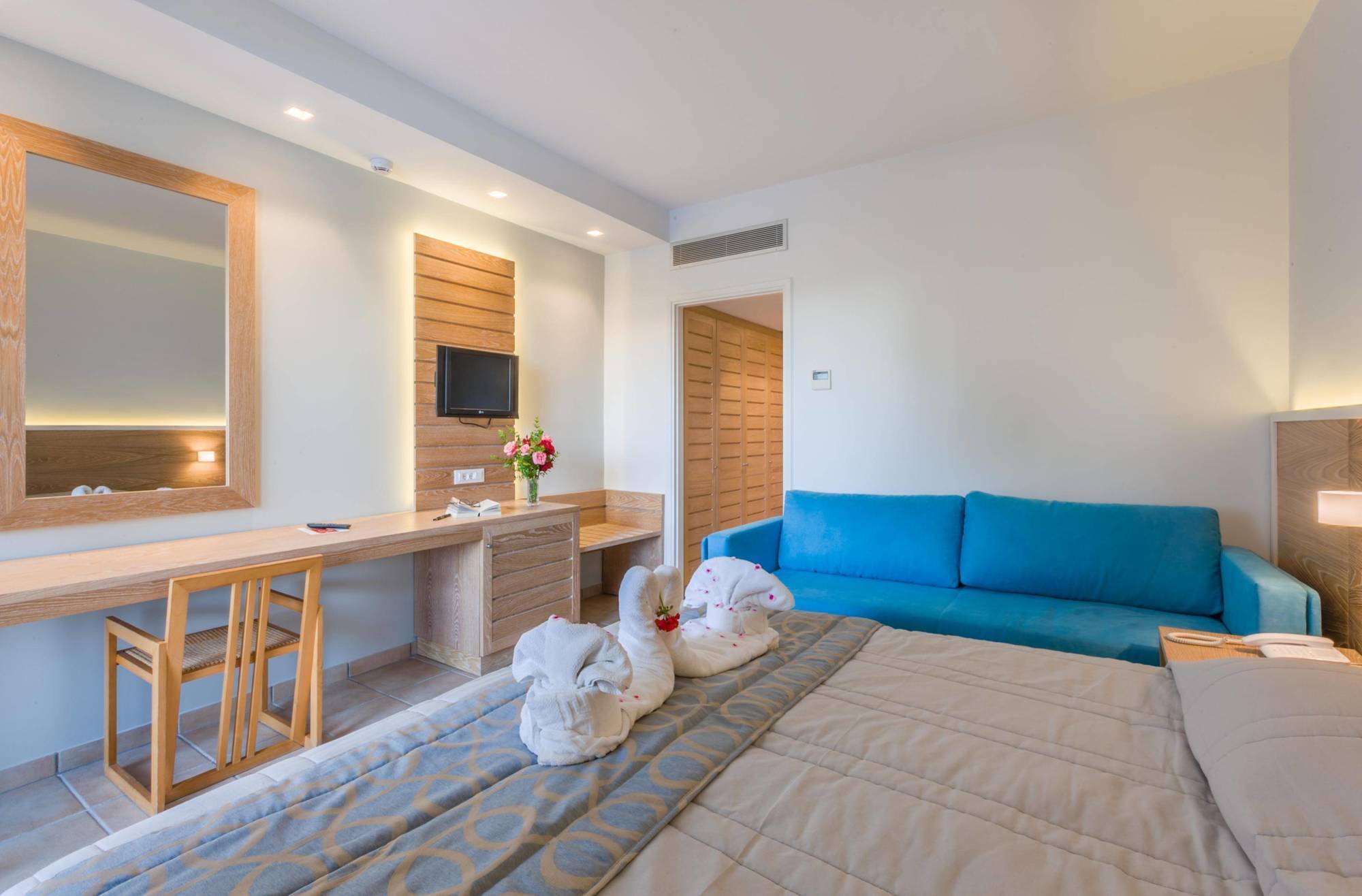 Tigaki Beach Hotel 4*