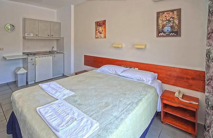 Seafront Aparthotel 3*
