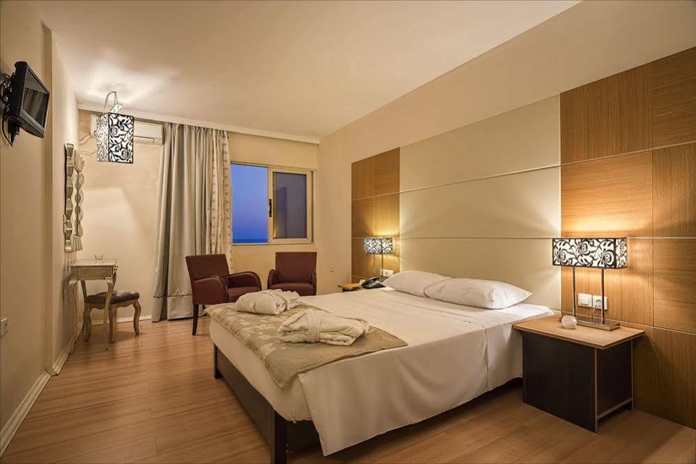 Golden Beach 3* Nea Thesi