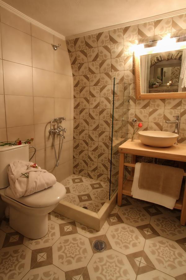 Mastic Hotel