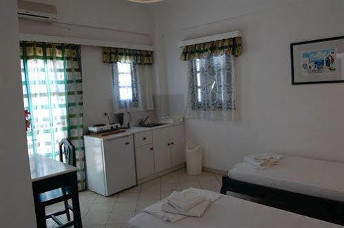 Anemos & Apartment Perissa (Santorini)