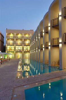Golden Aparthotel 2*