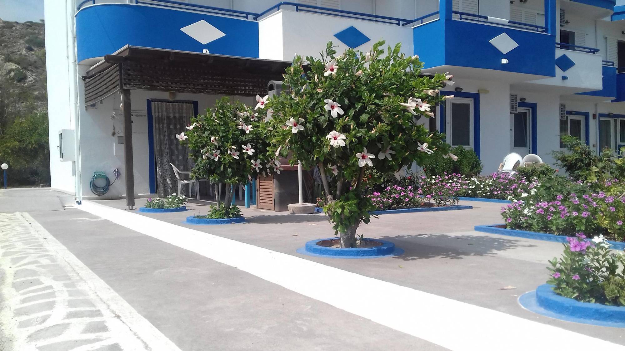Manolis Aparthotel 2*