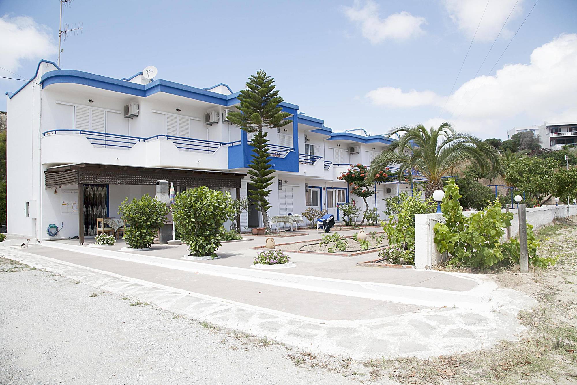 Manolis Aparthotel