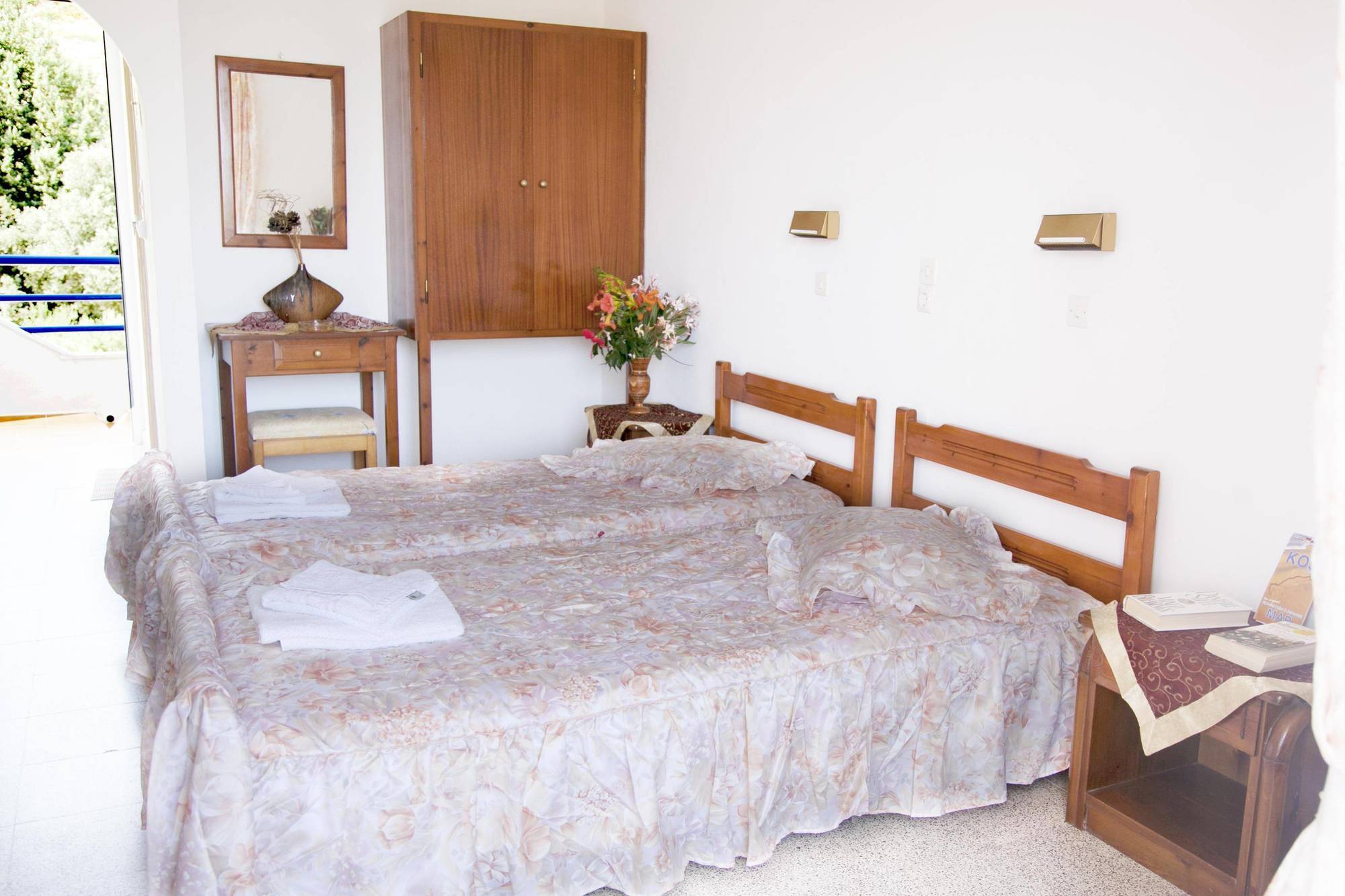 Manolis Aparthotel 2*