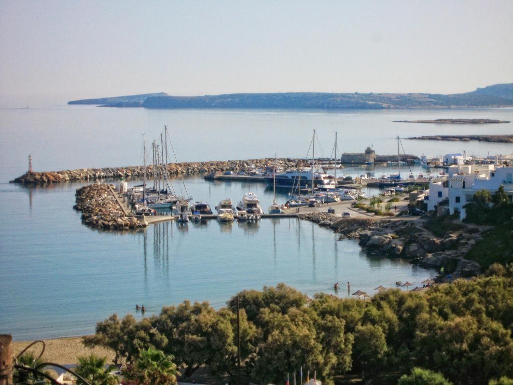 Augusta & * Naousa (Paros)