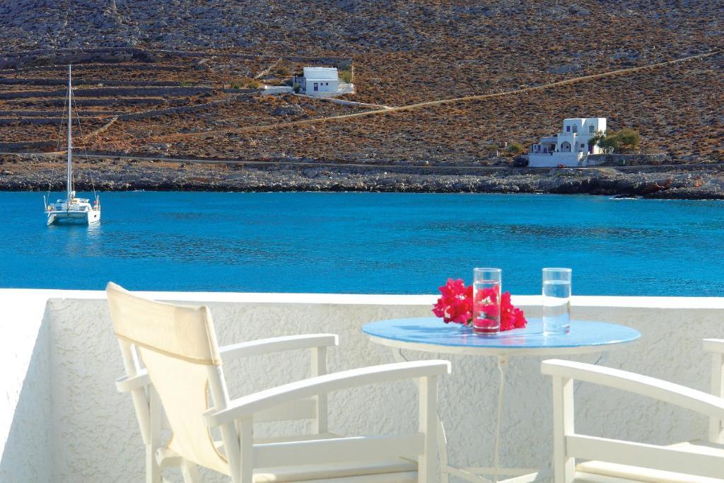 Vardia Bay Karavostasis (Folegandros)
