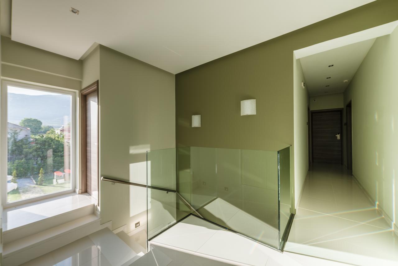 Lagaria Luxury & *
