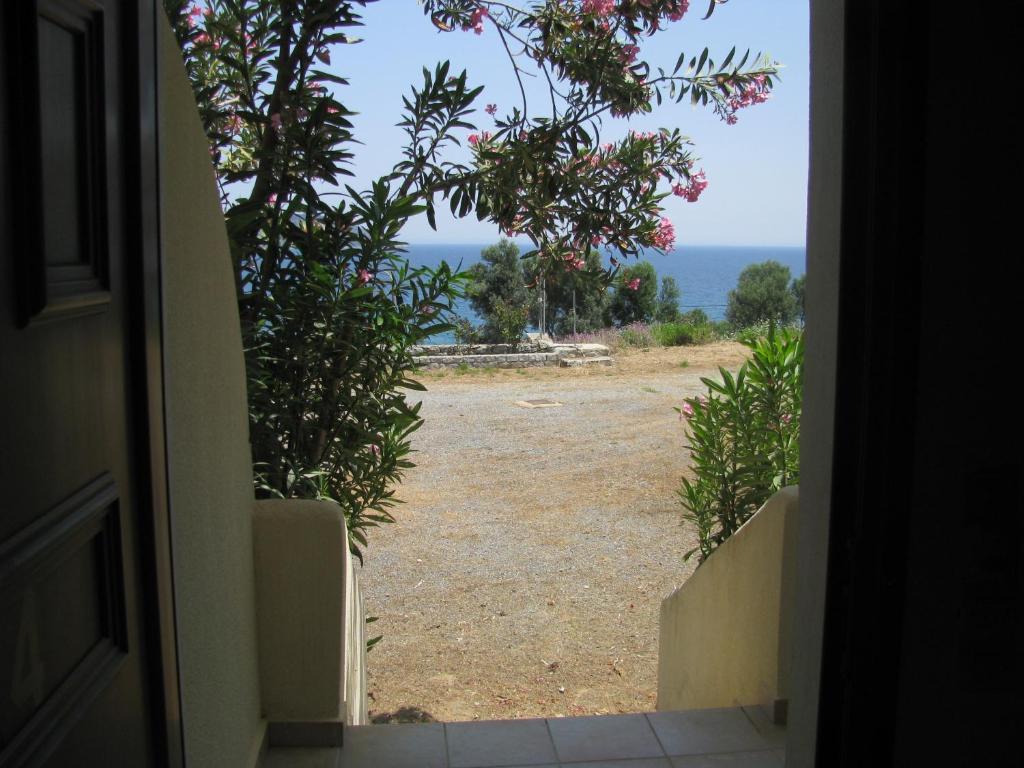Aparthotel Skoutari Beach