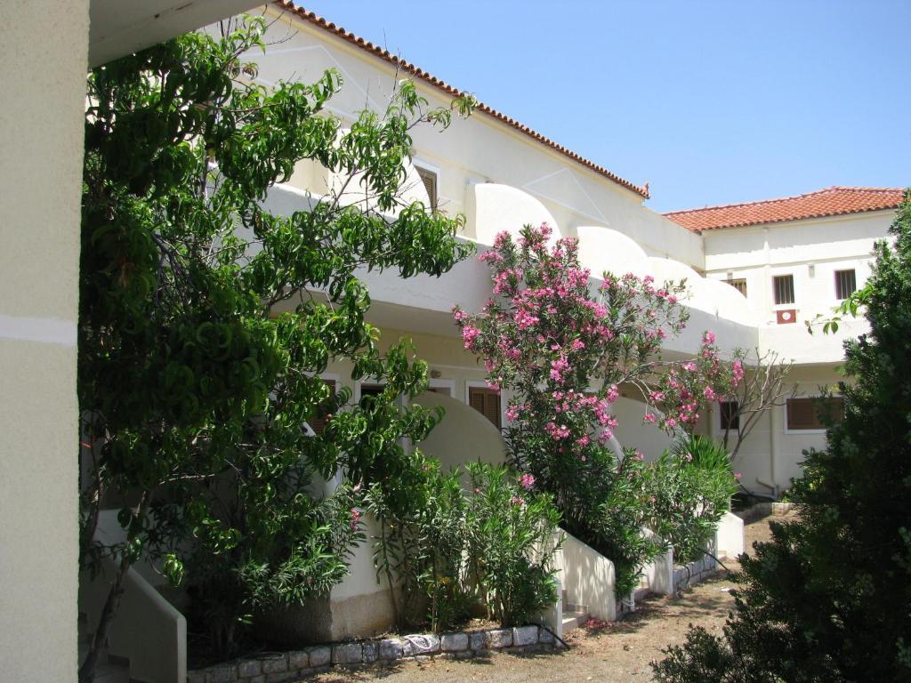 Skoutari Beach Aparthotel 2*