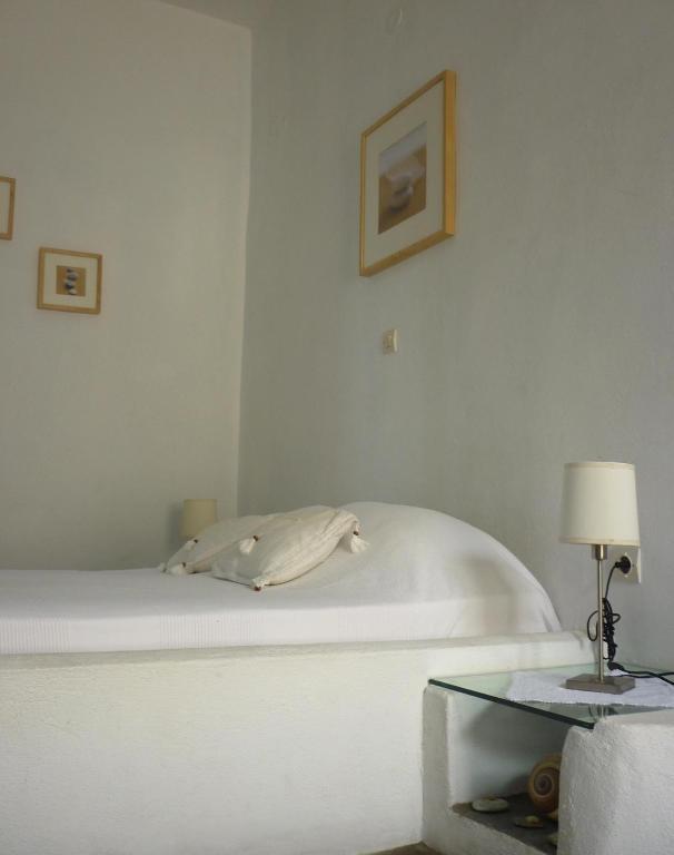 Agnanti Guest house *