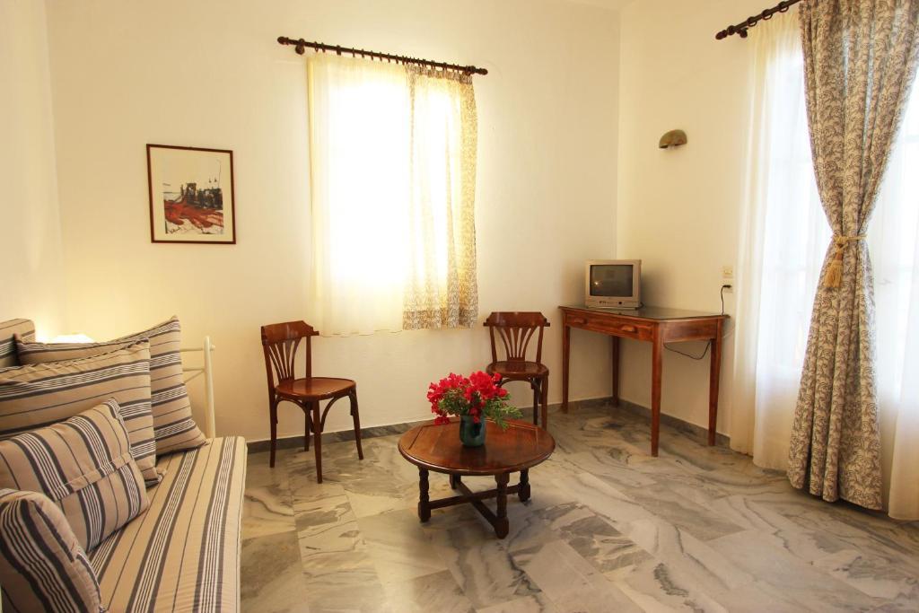 Swiss 3* Naousa (Paros)