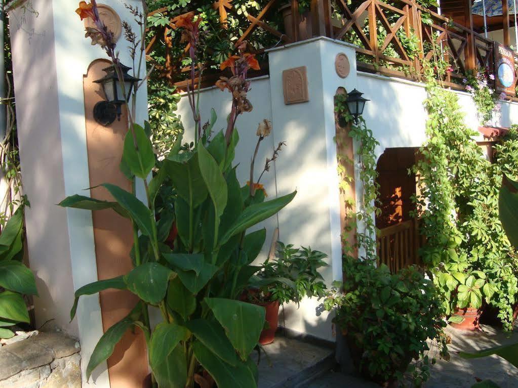 Guest house Galazios Kolpos 2*