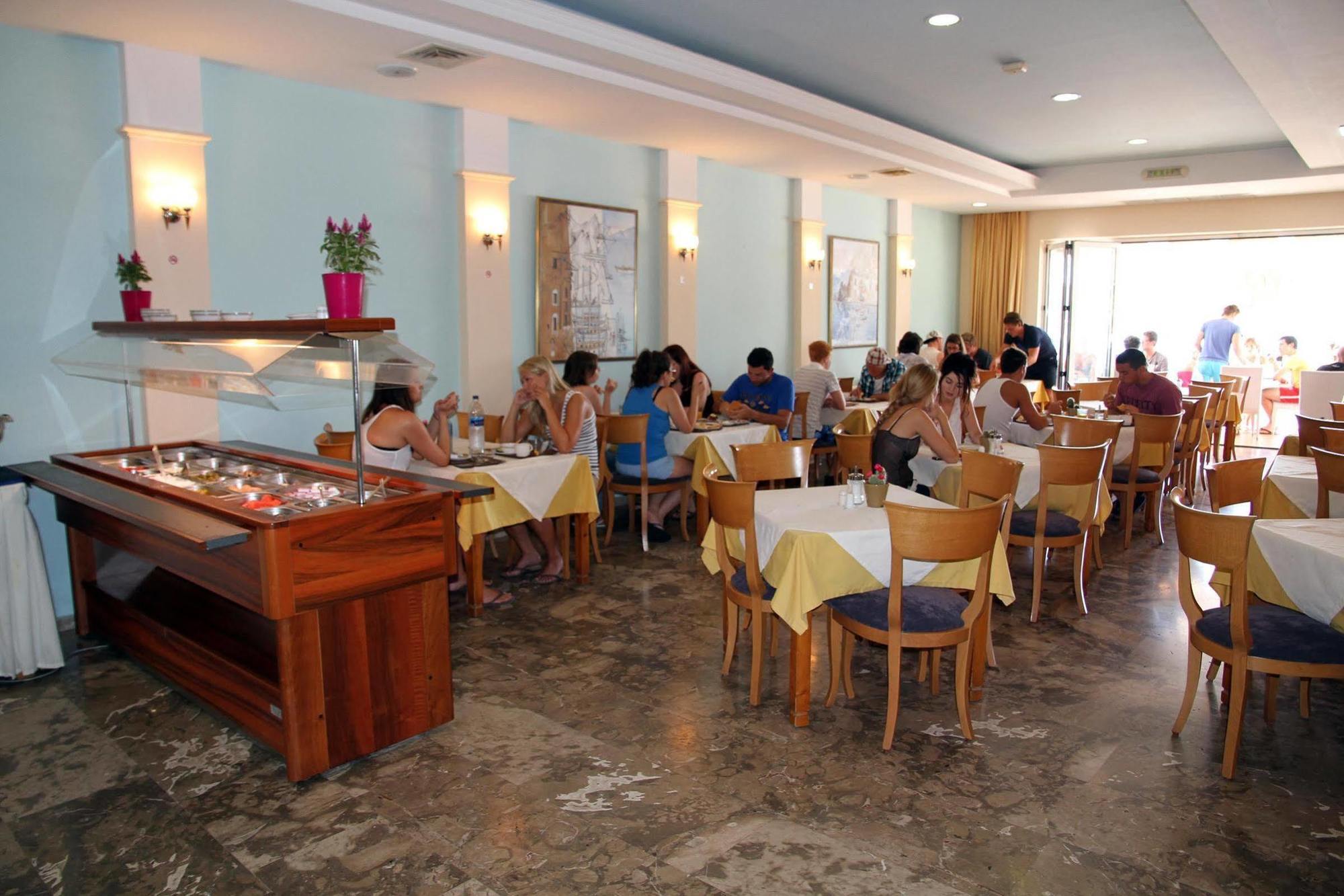 Astron Hotel 3*