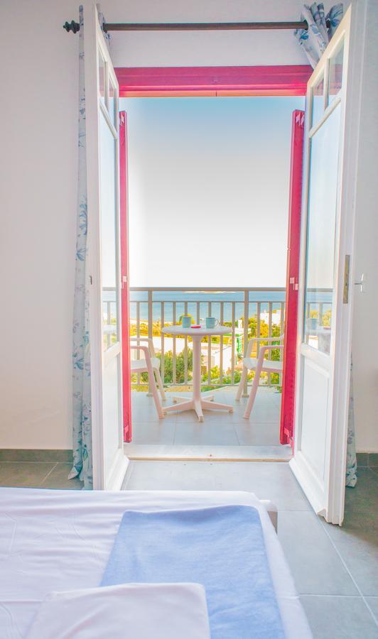 Ostria & Aparthotel Gavrio