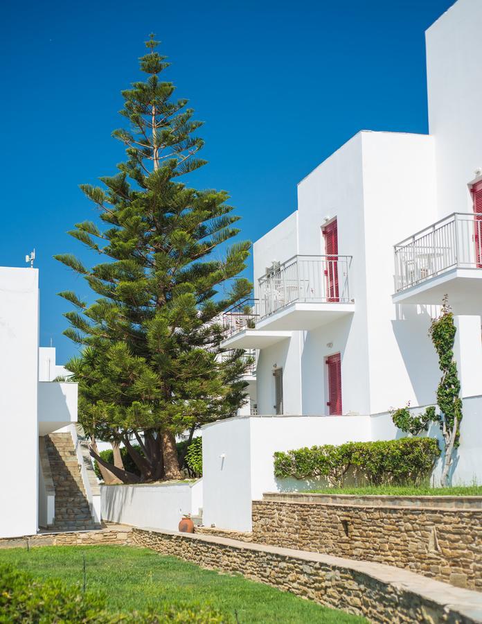 Ostria & Aparthotel Gavrio