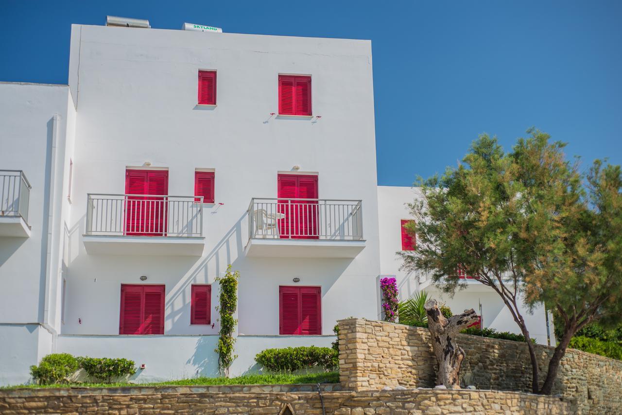 Ostria & Aparthotel Gavrio
