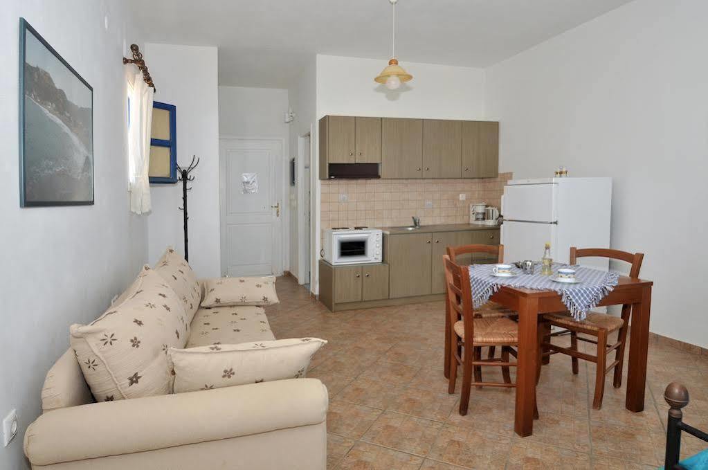 Akrotiri Aparthotel 2*