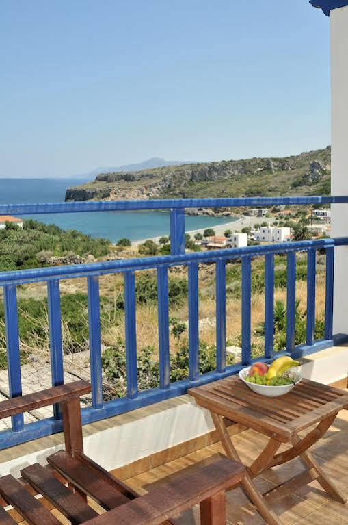 Akrotiri Platia Ammos