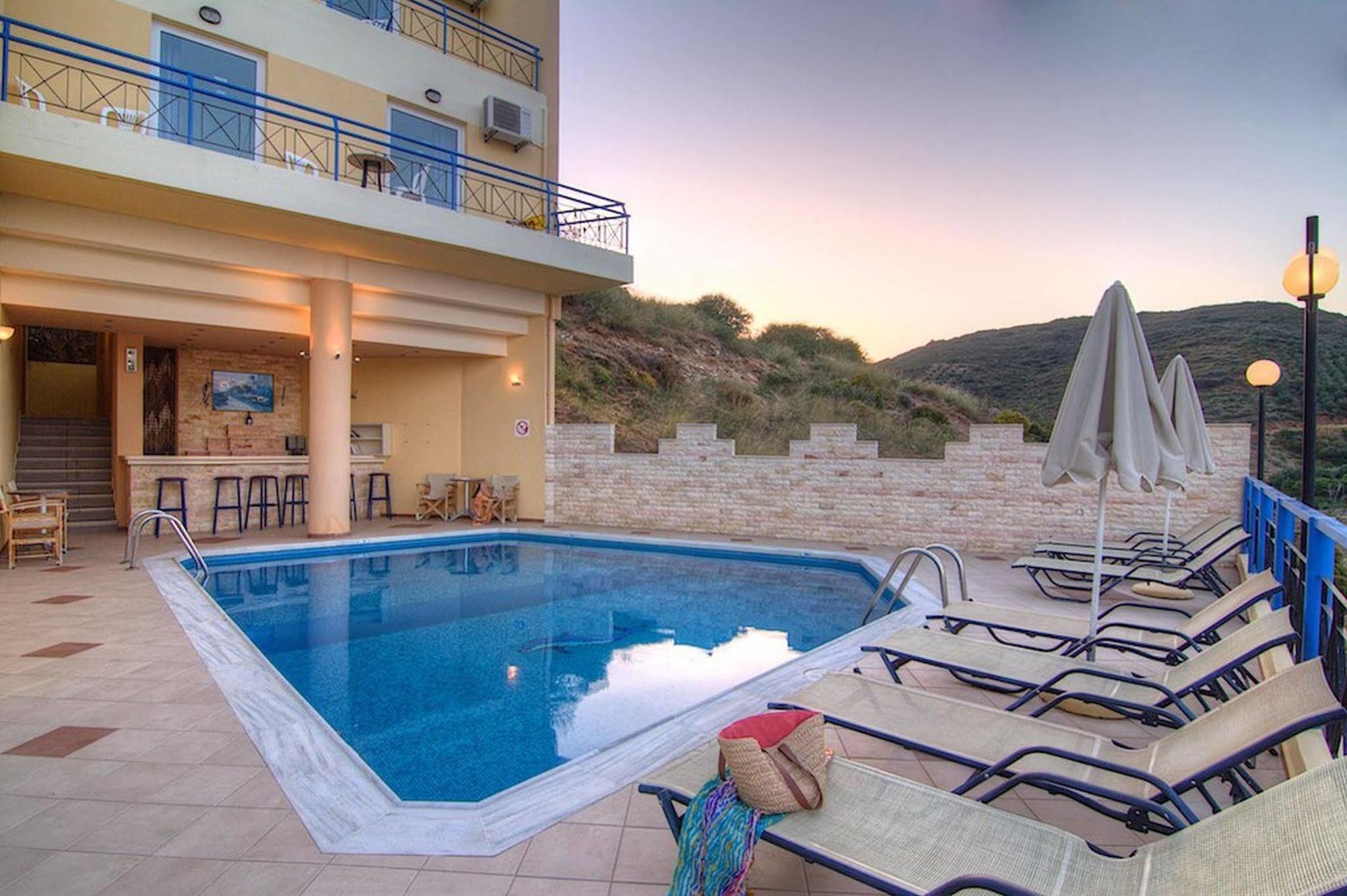 Athina 3*