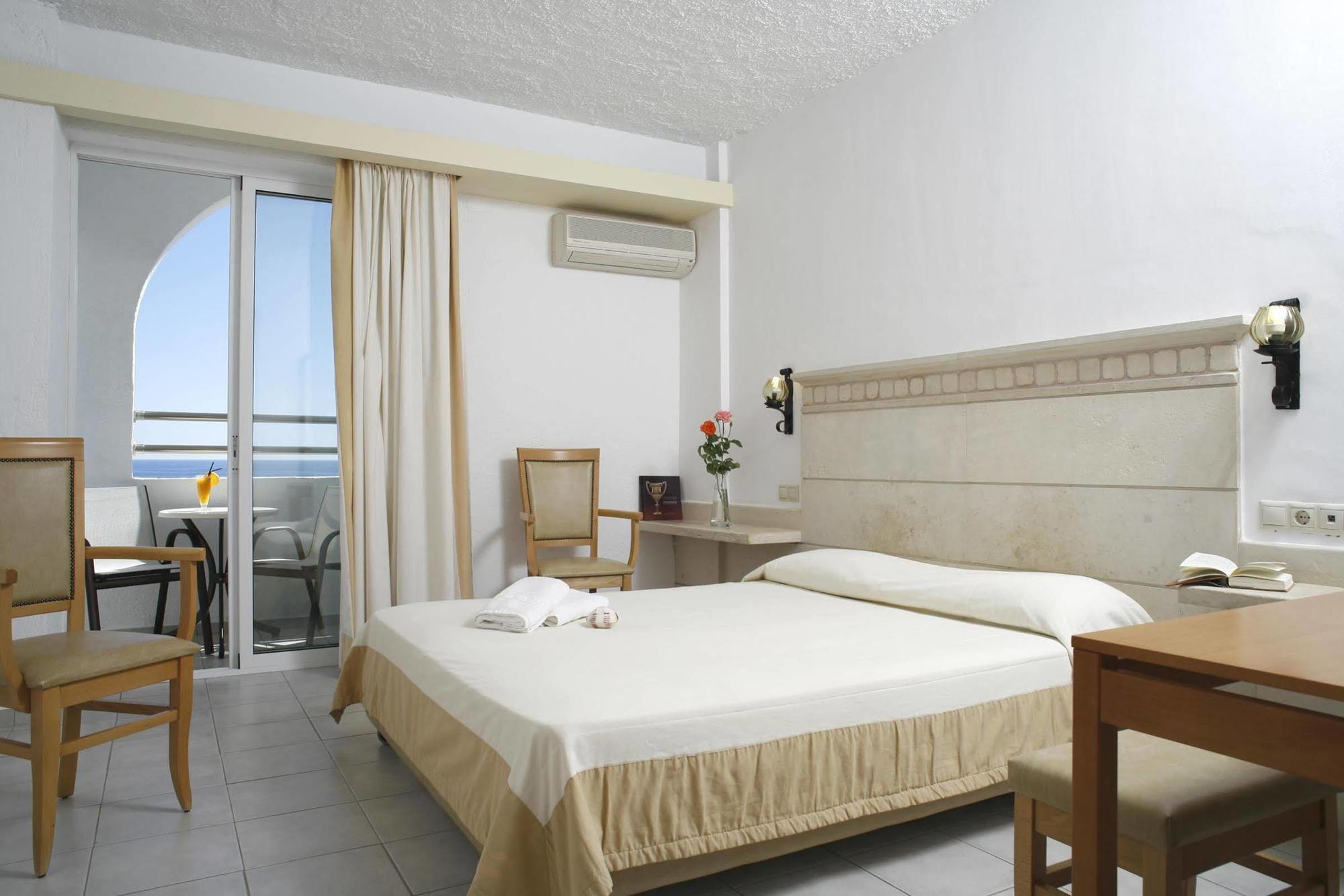 Glaros Hotel 4*