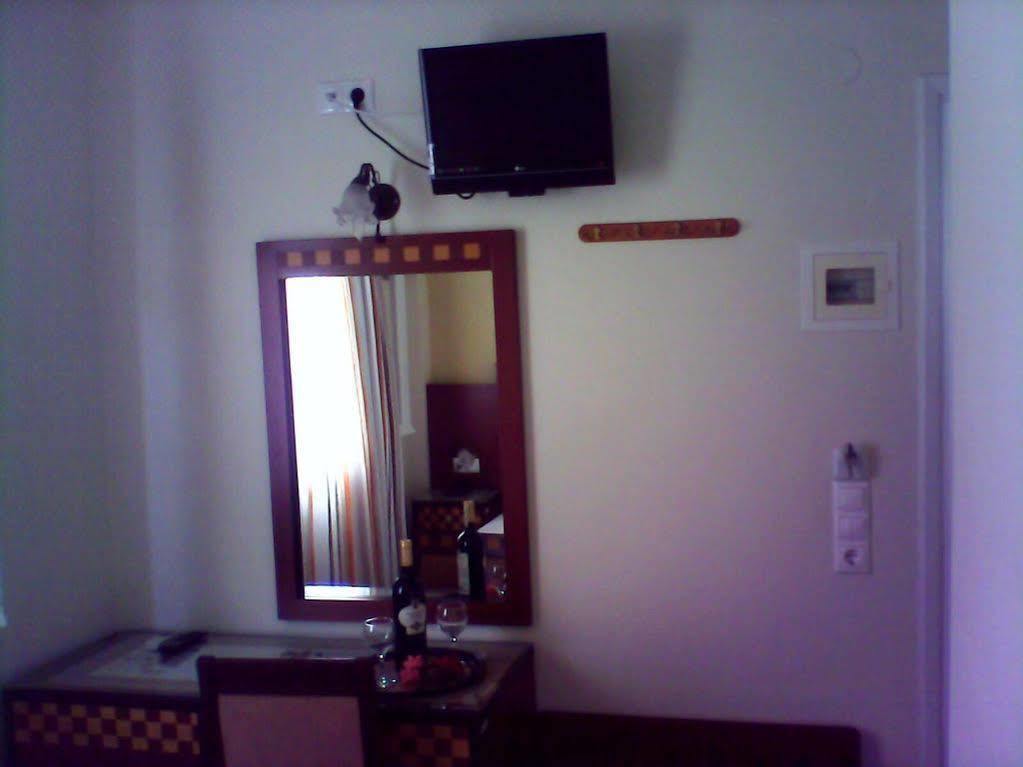 Parthenon Hotel 2*