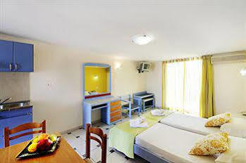 Apartment Raisakis Agia Marina (Crete)