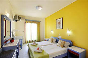 Raisakis Apartment Agia Marina (Crete)