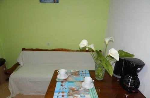 Afroditi Artemis Apartment