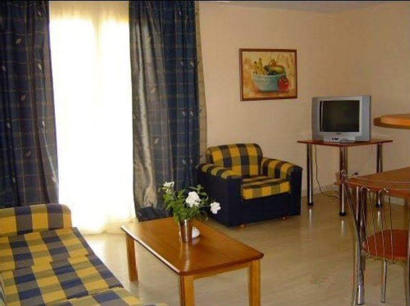 Aliki's Comfortable Holiday Apartments-great Location