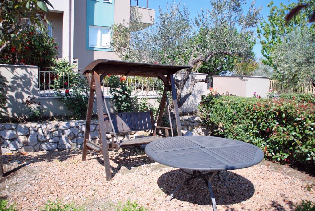 Opos Agapate * Pefki (Evia)