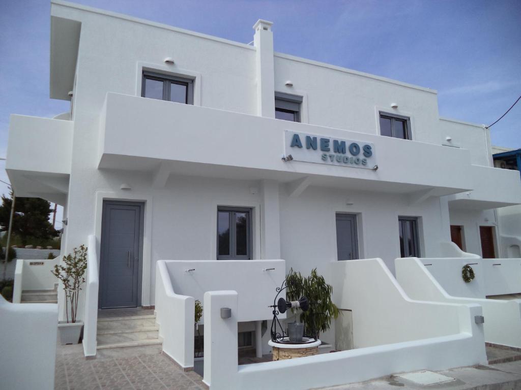 Anemos * Adamantas (Milos)