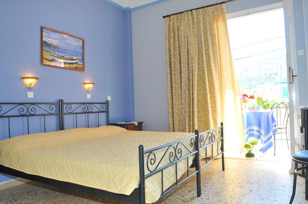 Hotel Oasis Theodoros & Litsa Galaris 2*