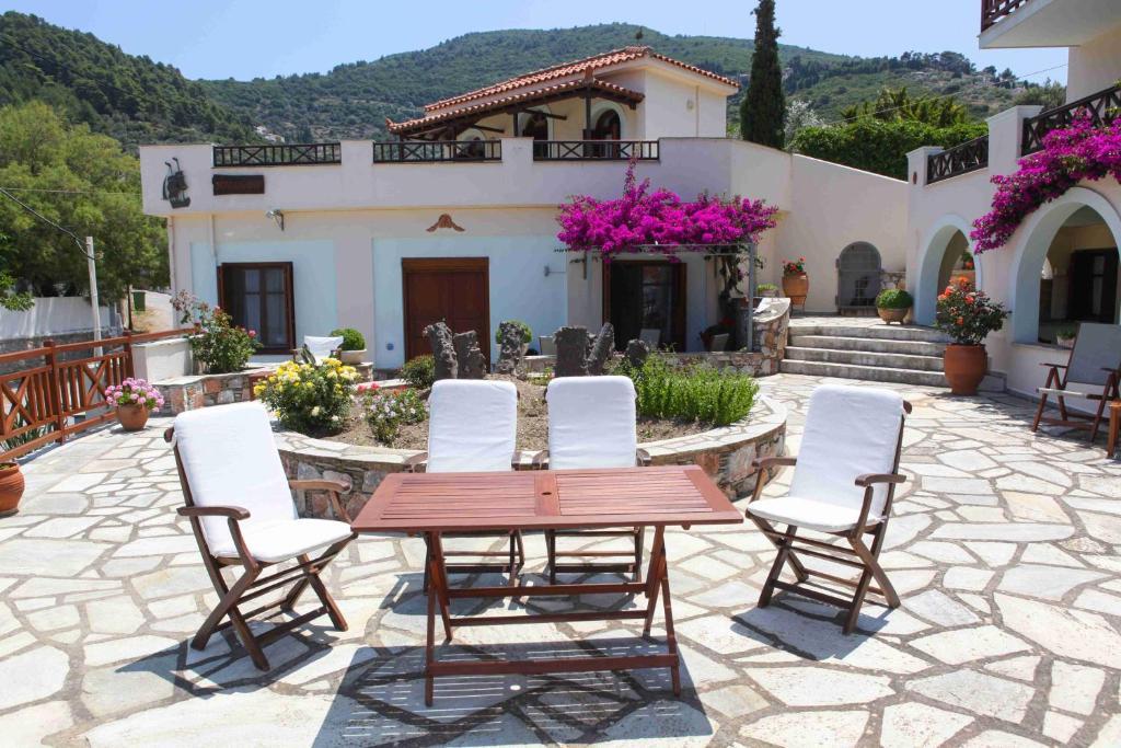 Pleoussa Studio And Apartment *