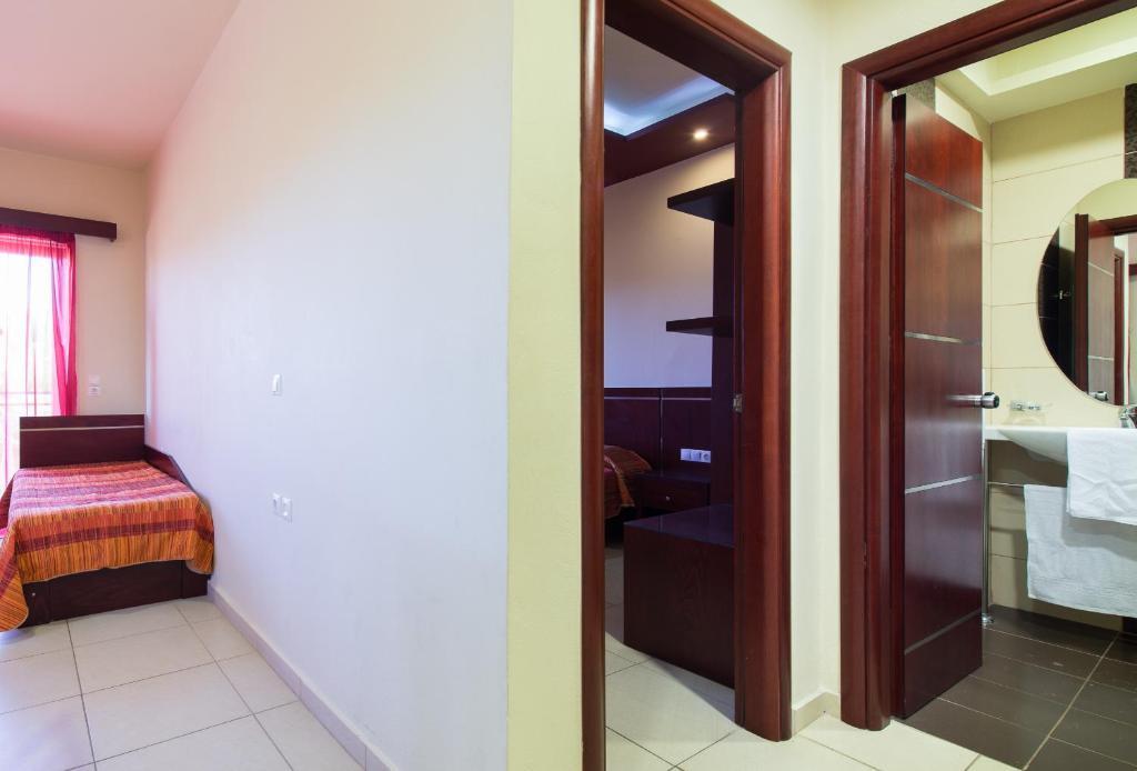 Hotel Canadian 3*