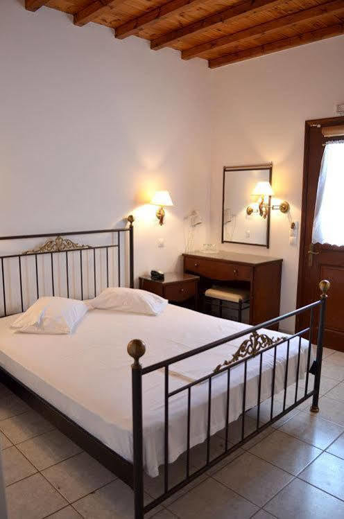 Bed & Breakfast Nisiotiko House In Tinos Near The