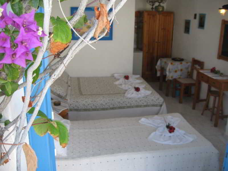 Augusta & Apartment Naousa (Paros)