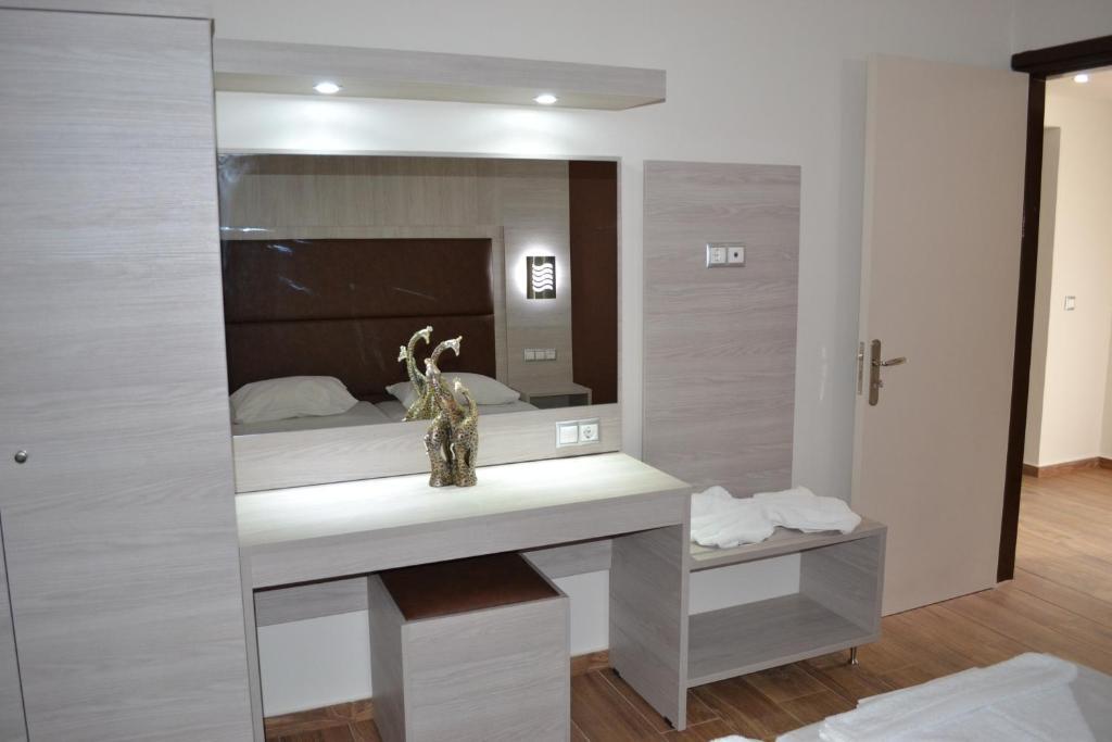 Aparthotel Karavos 2*