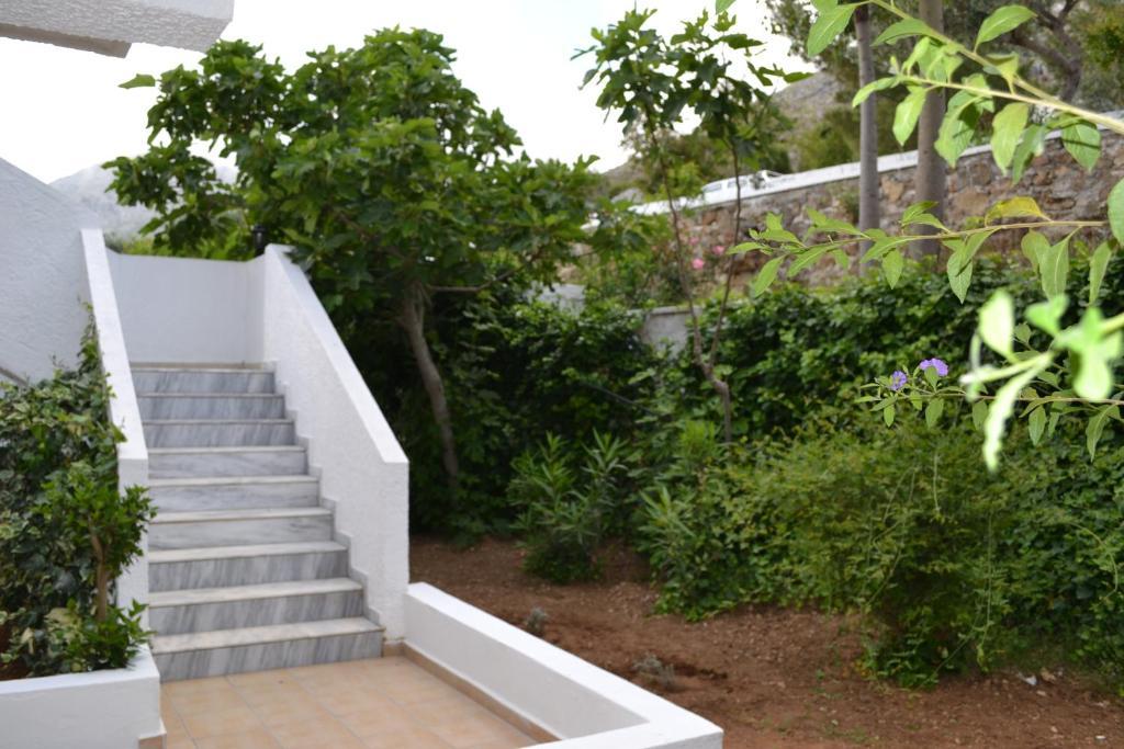 Aparthotel Karavos