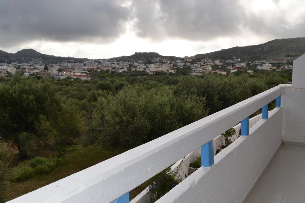 Aparthotel Karavos 2*
