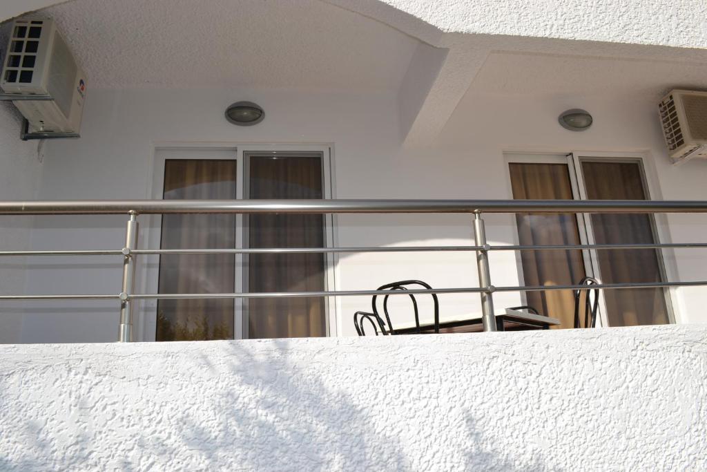 Aparthotel Karavos