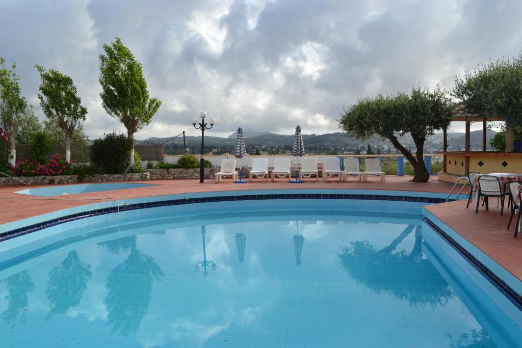 Karavos Aparthotel