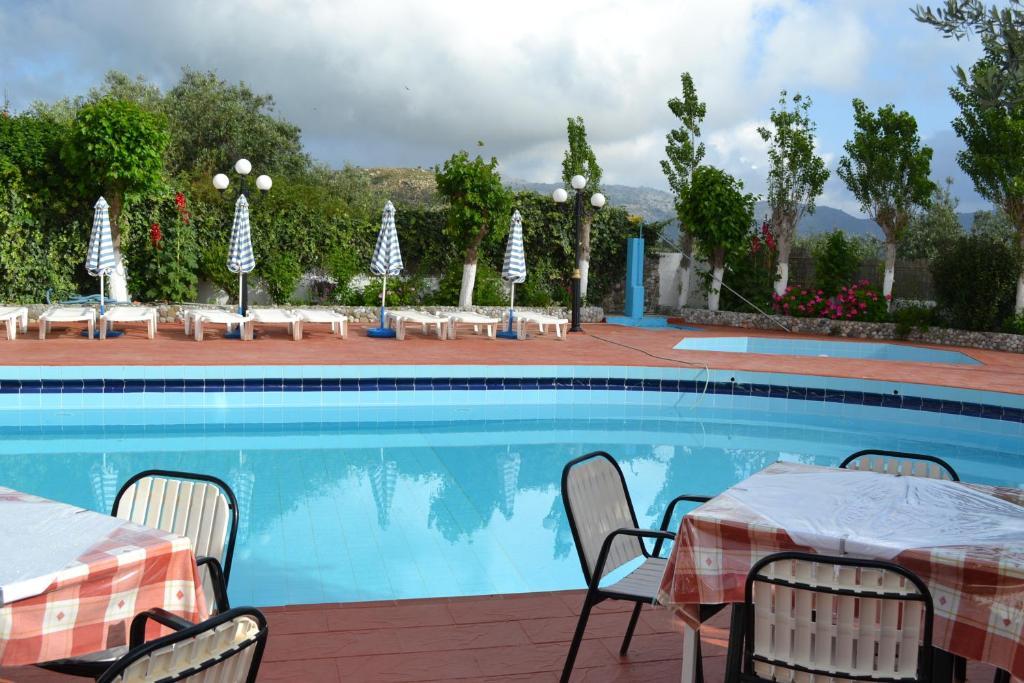 Aparthotel Karavos