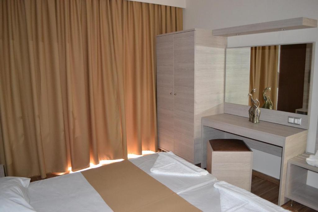 Aparthotel Karavos 2*