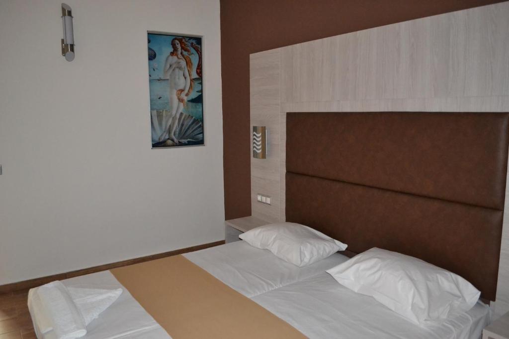 Karavos Aparthotel 2*